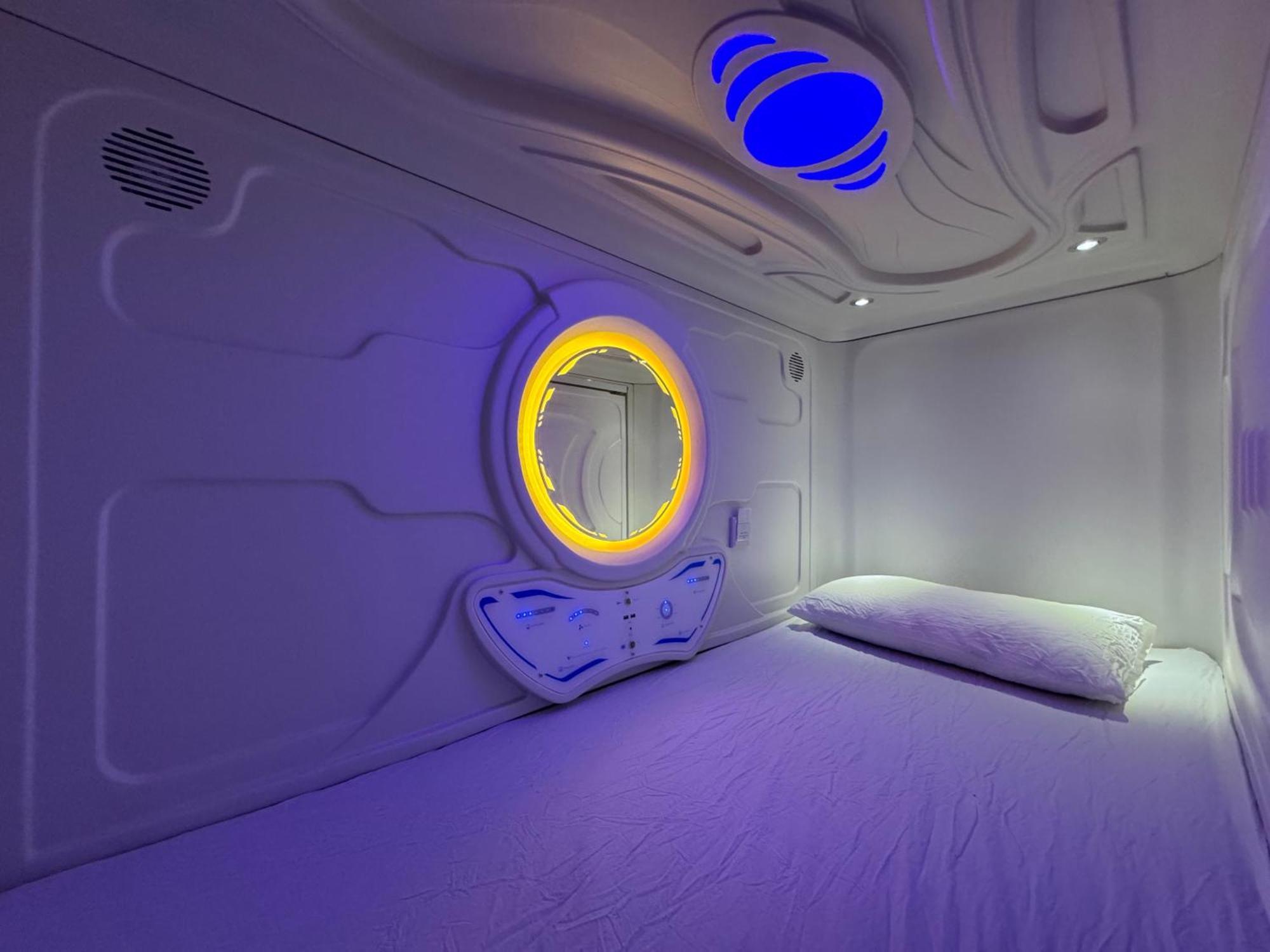 Hostel Space Capsule - Madrid, Madrid